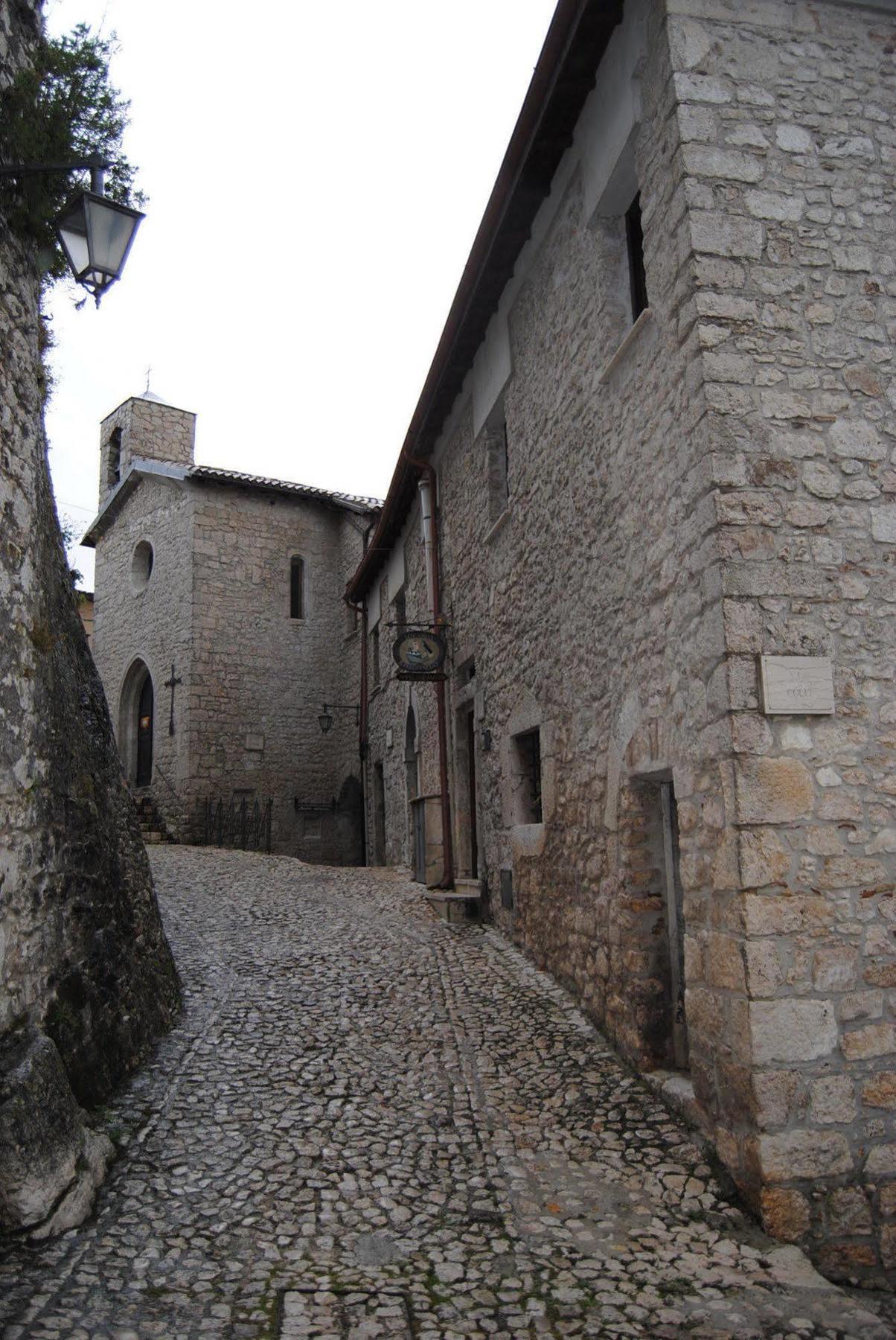 Locanda Il Falco Nero Fumone ภายนอก รูปภาพ