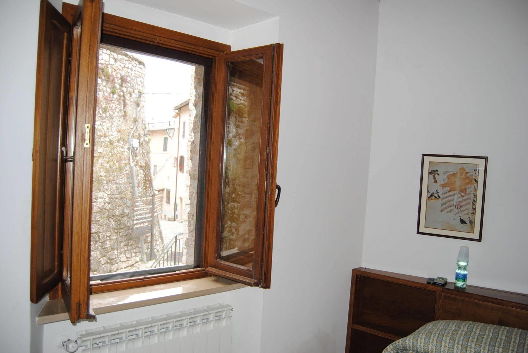 Locanda Il Falco Nero Fumone ภายนอก รูปภาพ