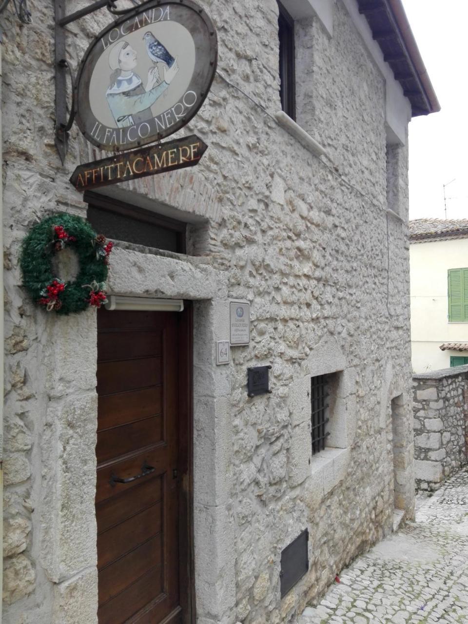 Locanda Il Falco Nero Fumone ภายนอก รูปภาพ